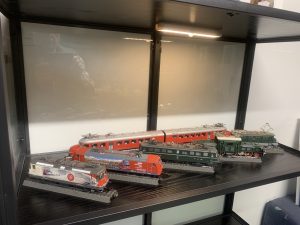 Die Vitrine mit den SBB Loks